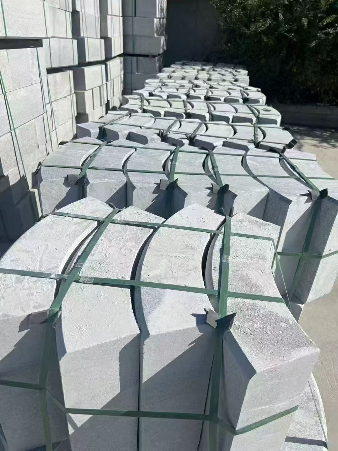 呼和浩特 芝麻灰弧形路沿石