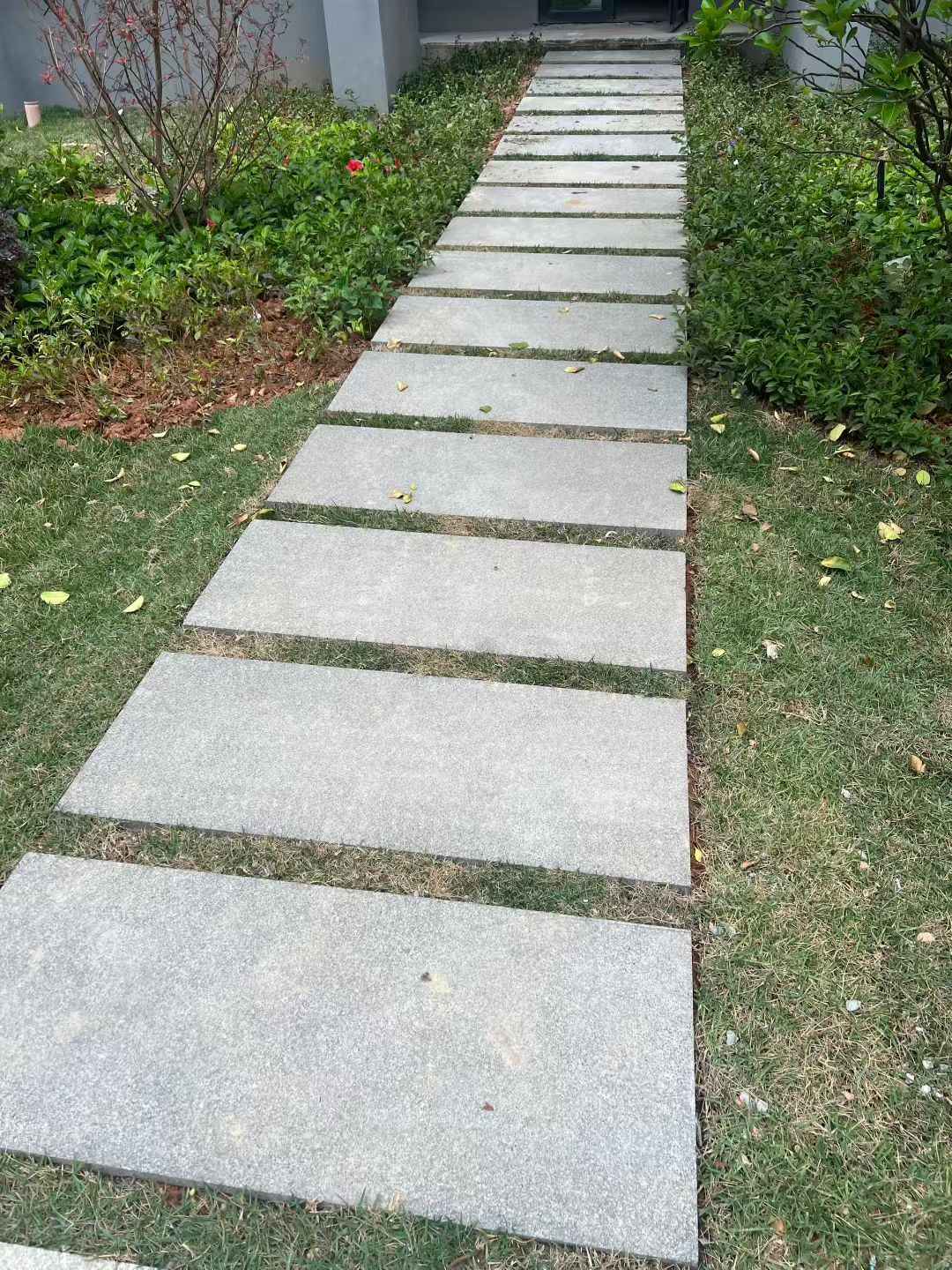 呼和浩特 芝麻黑小区踏步、汀步石铺装效果