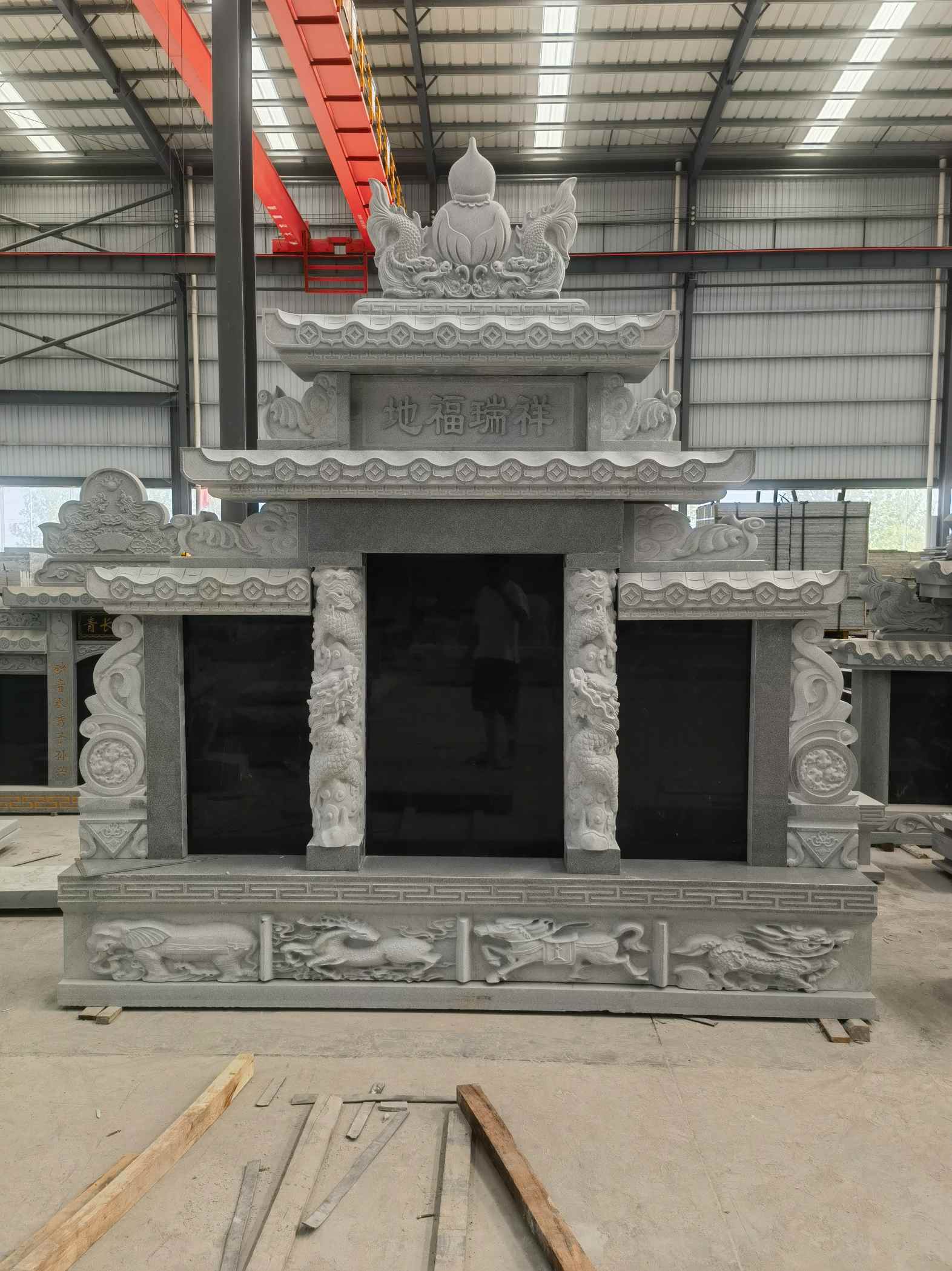 呼和浩特 芝麻灰高档墓碑、土墓，一套也支持定做