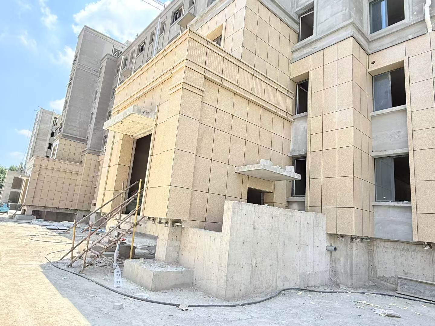 呼和浩特 黄金麻干挂，工地实拍